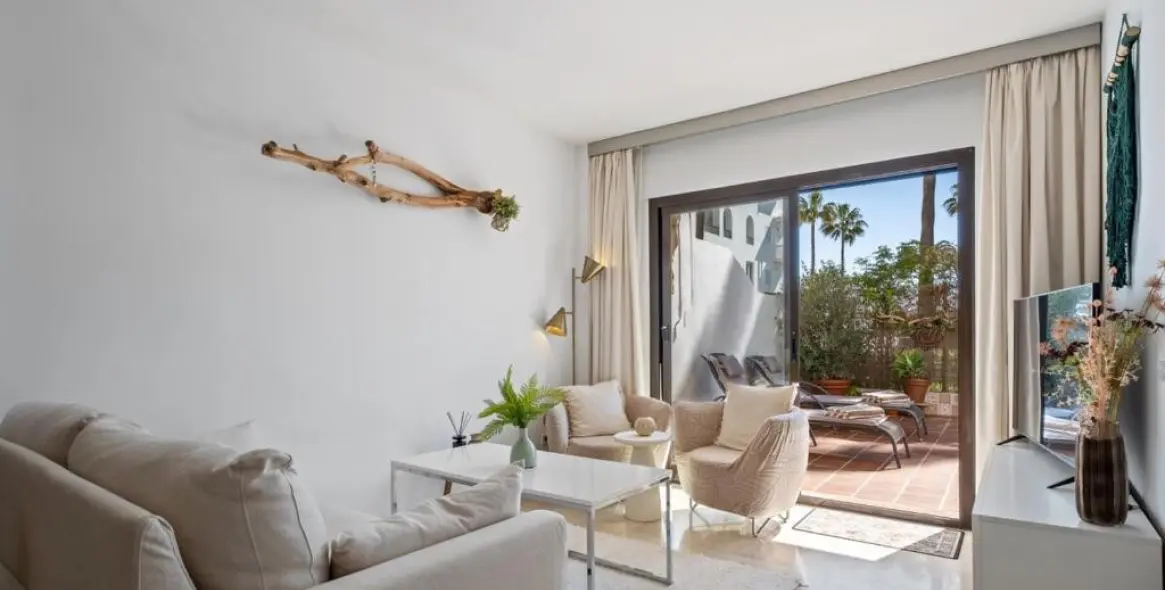 Sale of ground floor apartment in La Duquesa 8