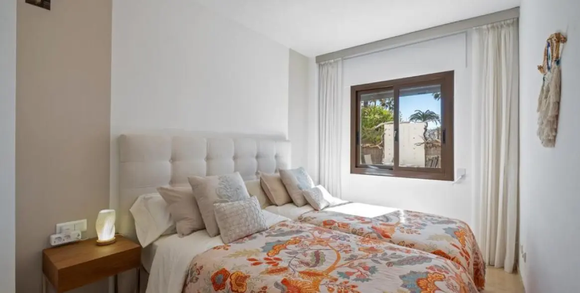 Sale of ground floor apartment in La Duquesa 19