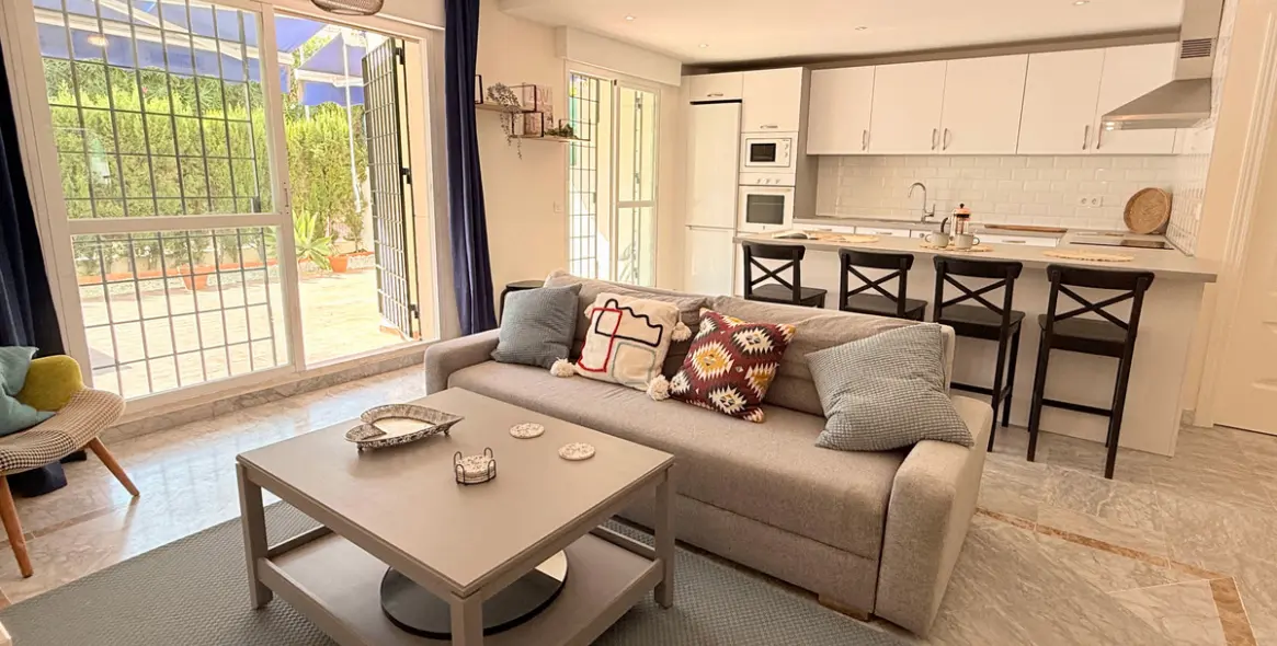 Sale of ground floor apartment in Puerto Banús 2