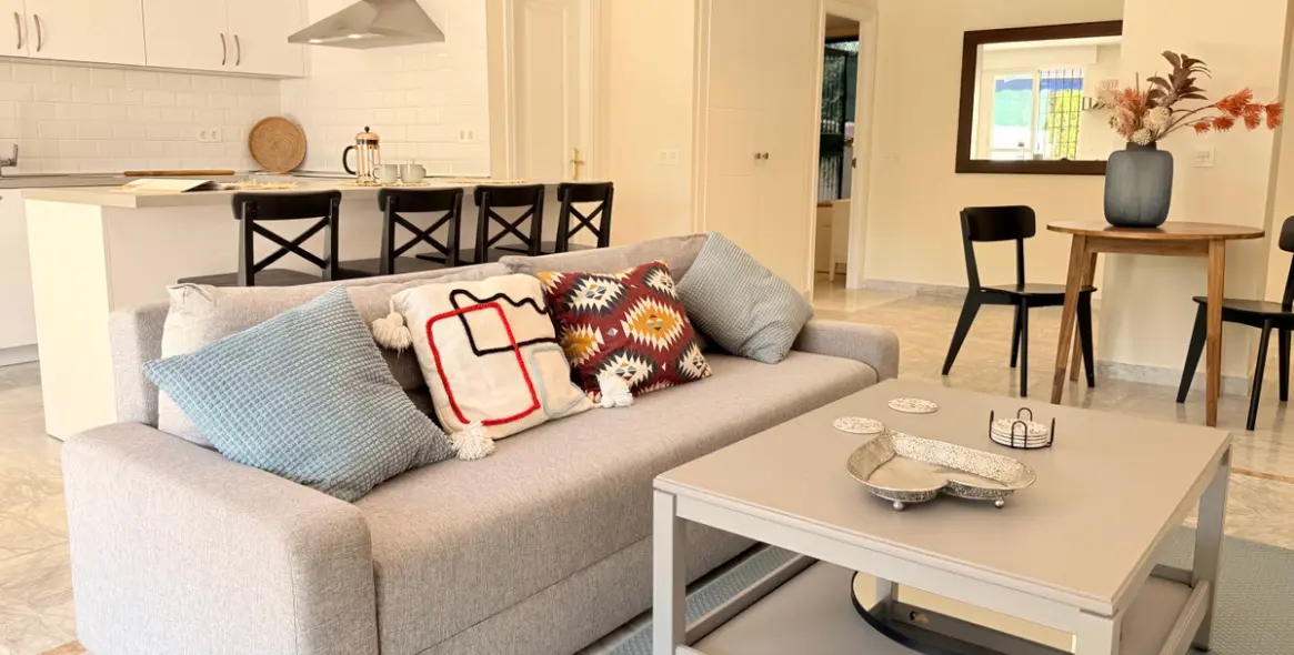 Sale of ground floor apartment in Puerto Banús 5