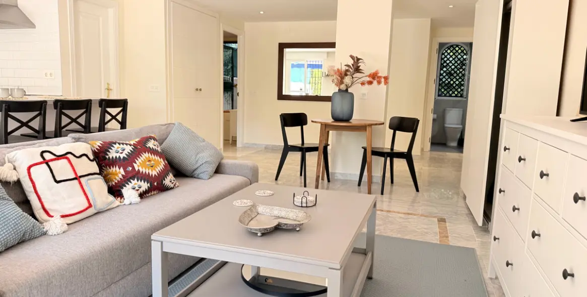 Sale of ground floor apartment in Puerto Banús 6