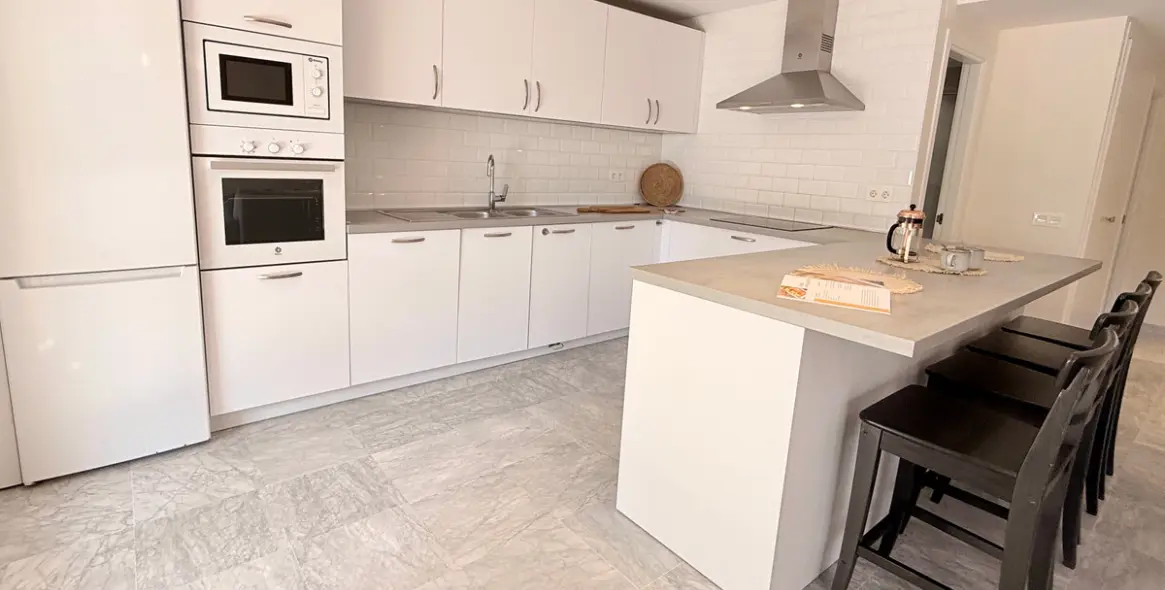 Sale of ground floor apartment in Puerto Banús 16