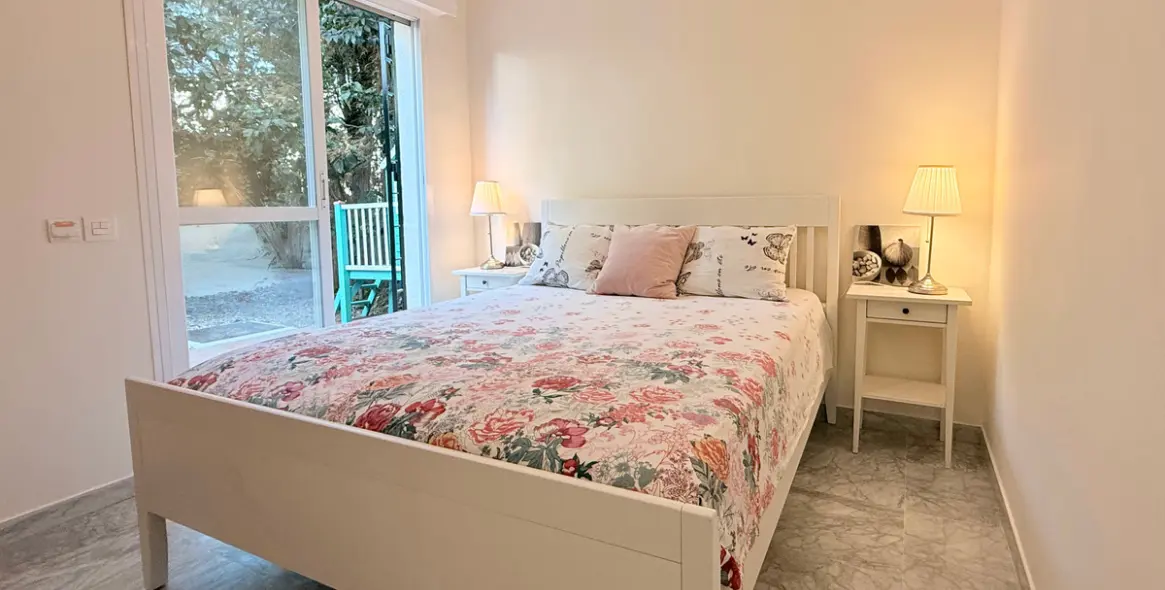 Sale of ground floor apartment in Puerto Banús 17