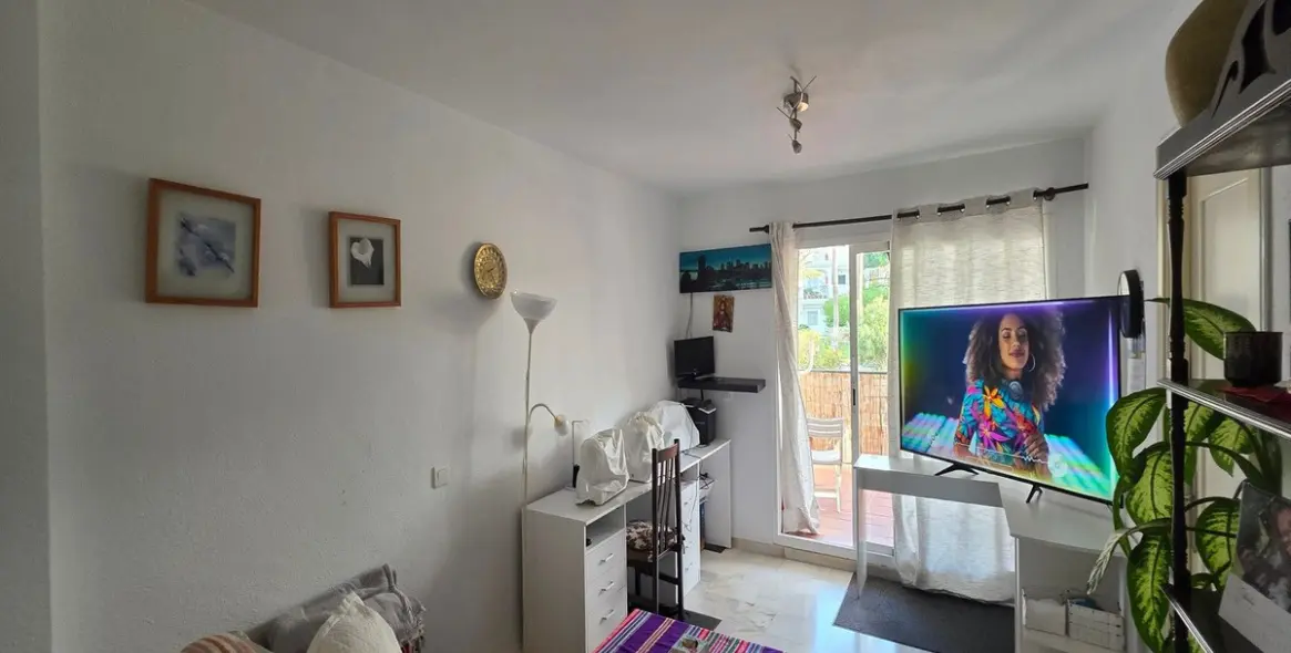 Sale of middle floor apartment in Riviera del Sol 7