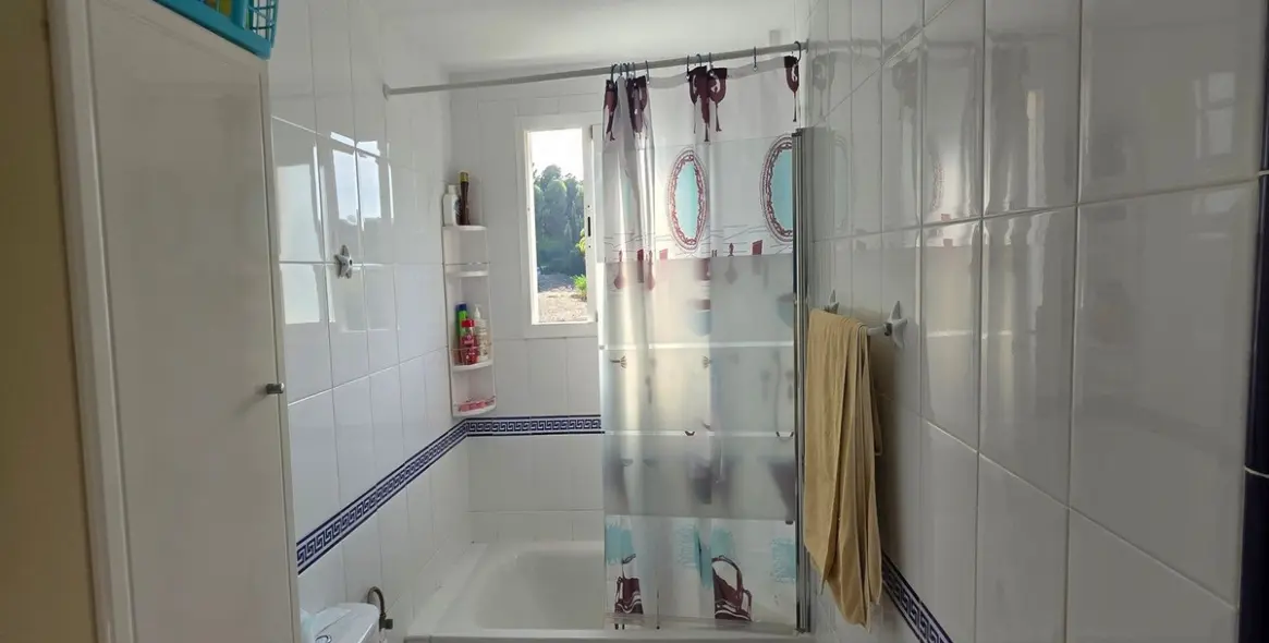 Sale of middle floor apartment in Riviera del Sol 10