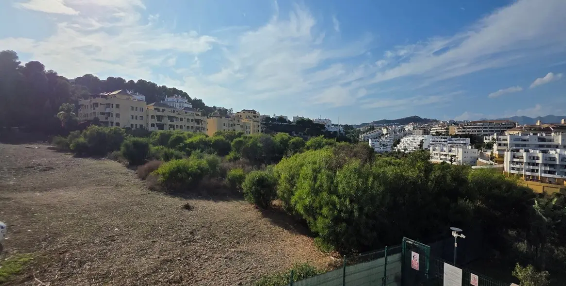 Sale of middle floor apartment in Riviera del Sol 11