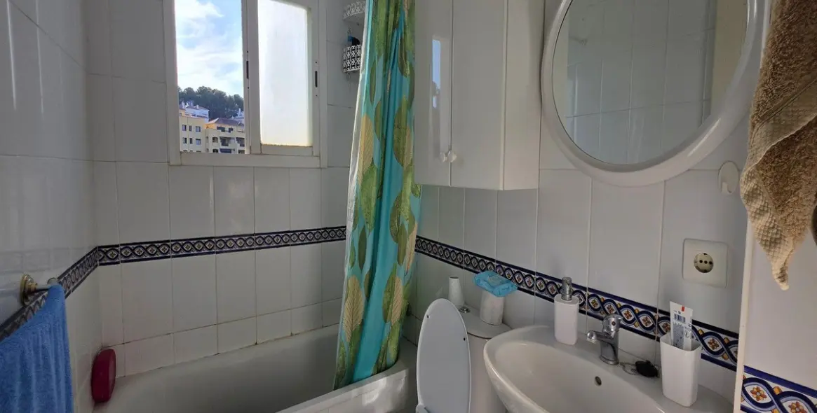 Sale of middle floor apartment in Riviera del Sol 16