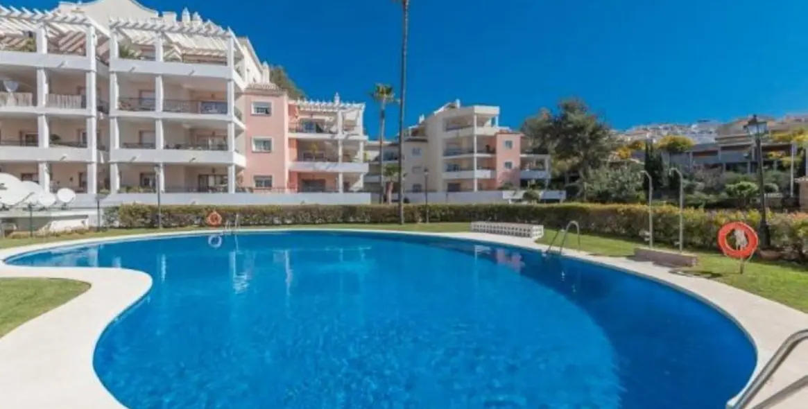 Продажа апартаментов на среднем этаже в Nueva Andalucía 1