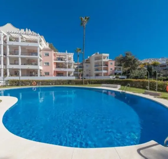 Продажа апартаментов на среднем этаже в Nueva Andalucía