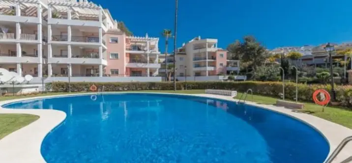 Продажа апартаментов на среднем этаже в Nueva Andalucía 0