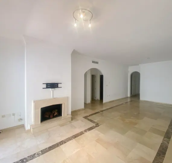 Продажа апартаментов на среднем этаже в Nueva Andalucía