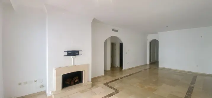 Продажа апартаментов на среднем этаже в Nueva Andalucía 1