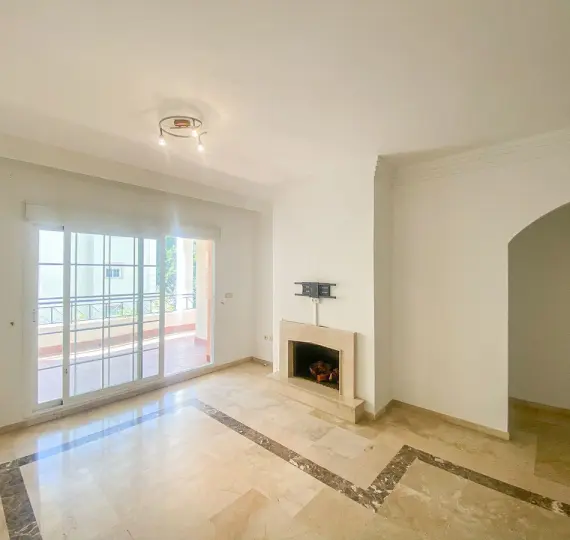 Продажа апартаментов на среднем этаже в Nueva Andalucía