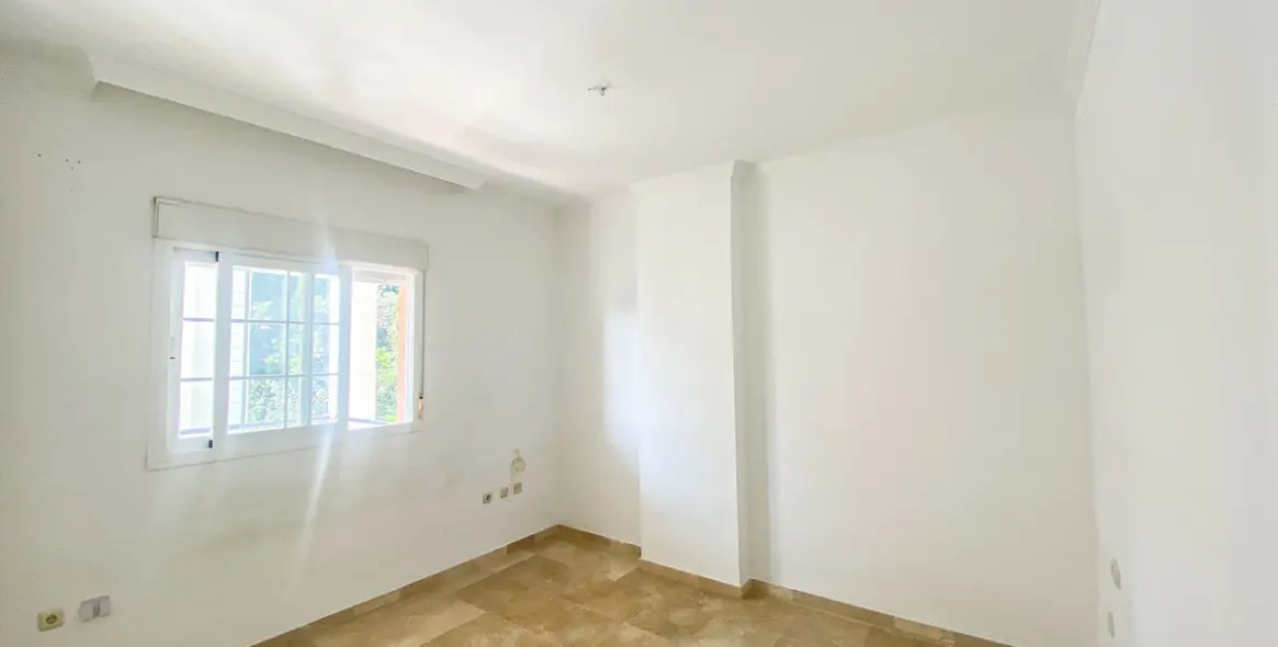 Продажа апартаментов на среднем этаже в Nueva Andalucía 12