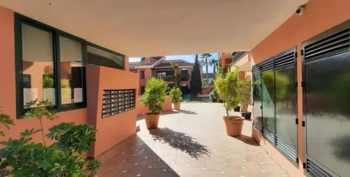 Sale of ground floor apartment in Marbesa 10