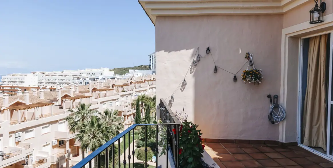 Sale of penthouse in Manilva 25