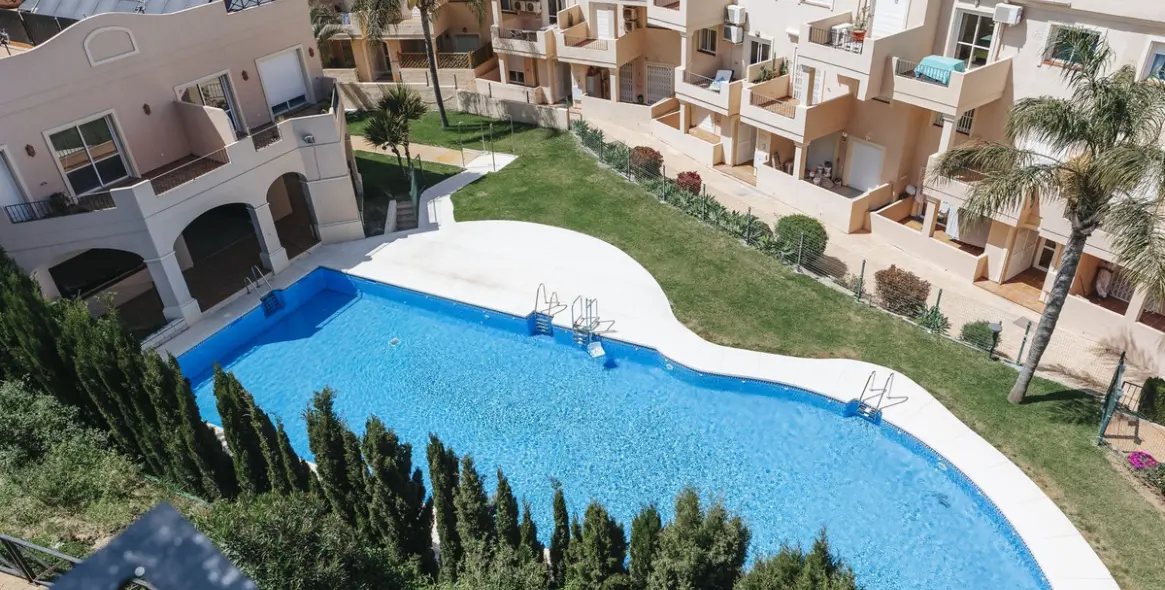 Sale of penthouse in Manilva 26