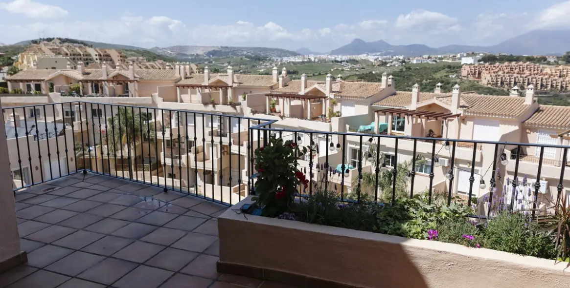 Sale of penthouse in Manilva 28