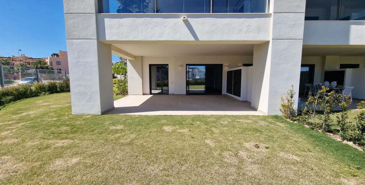 Sale of ground floor apartment in Casares Playa 18