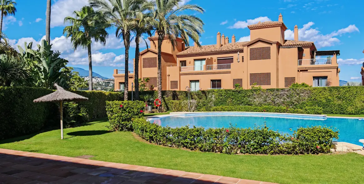 Продажа апартаментов на первом этаже в Estepona (район Estepona) 1