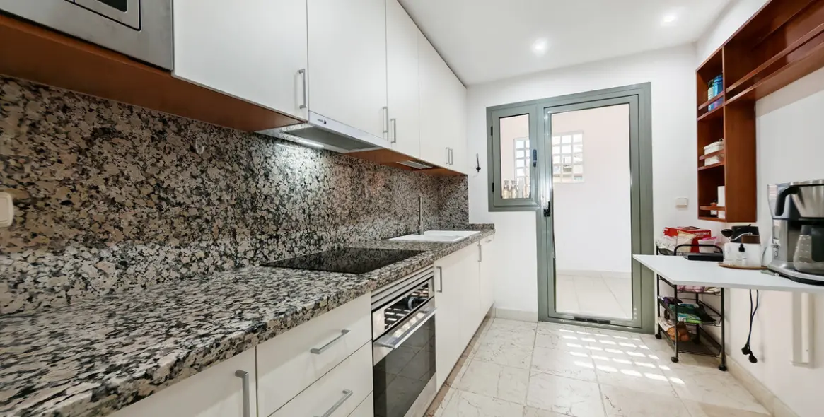 Продажа апартаментов на первом этаже в Estepona (район Estepona) 5