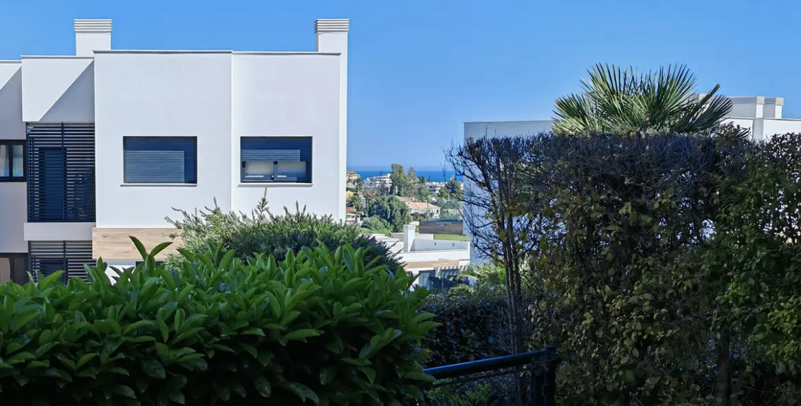 Sale of ground floor apartment in Estepona 12