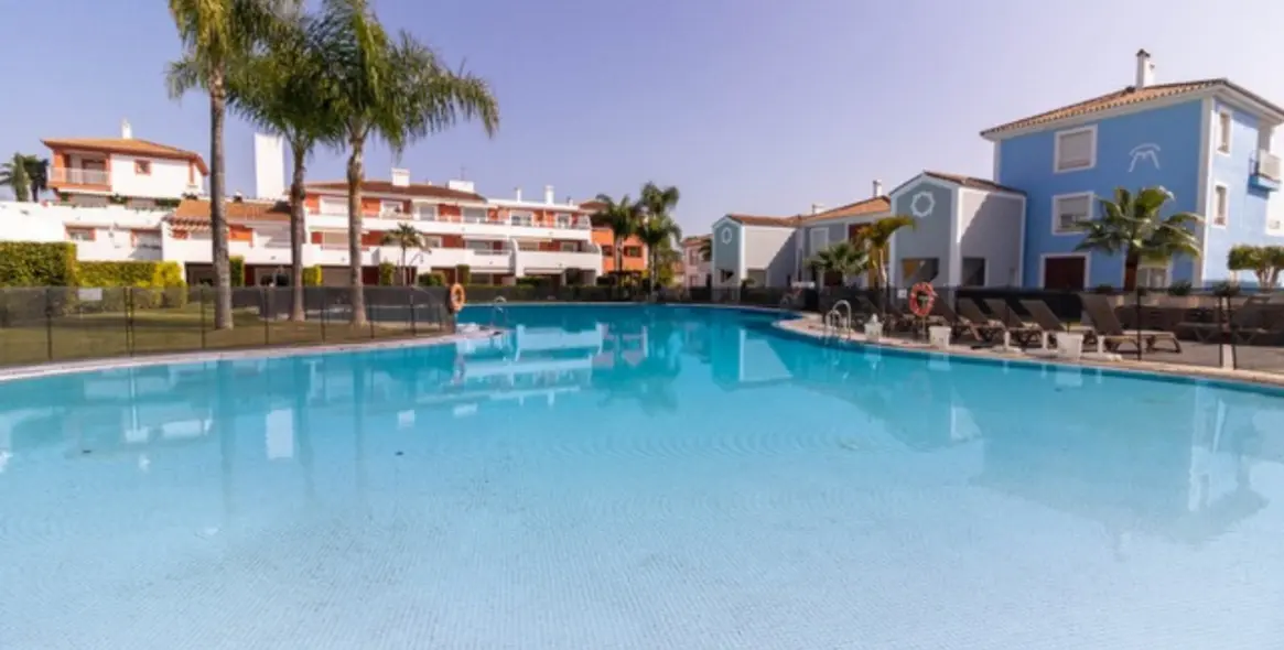 Продажа апартаментов на первом этаже в Estepona (район Estepona) 1