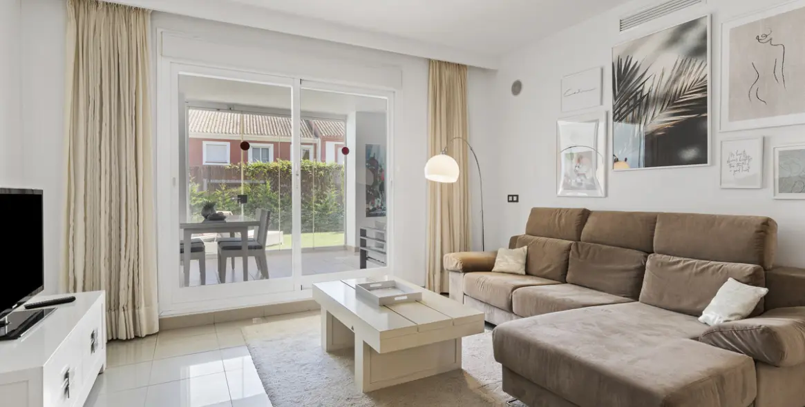 Sale of ground floor apartment in Estepona 11