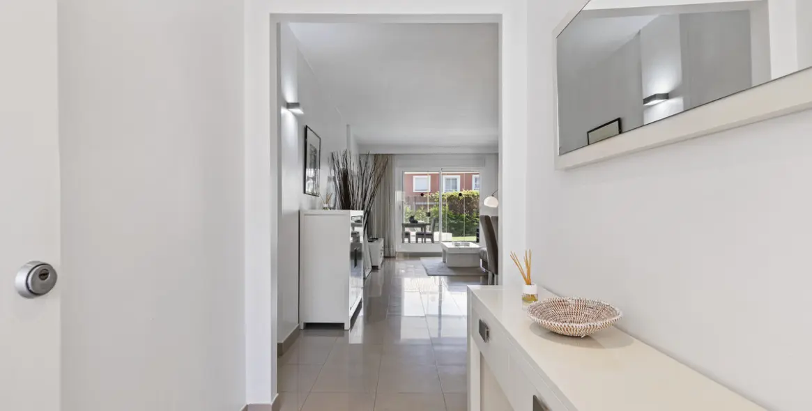 Sale of ground floor apartment in Estepona 12