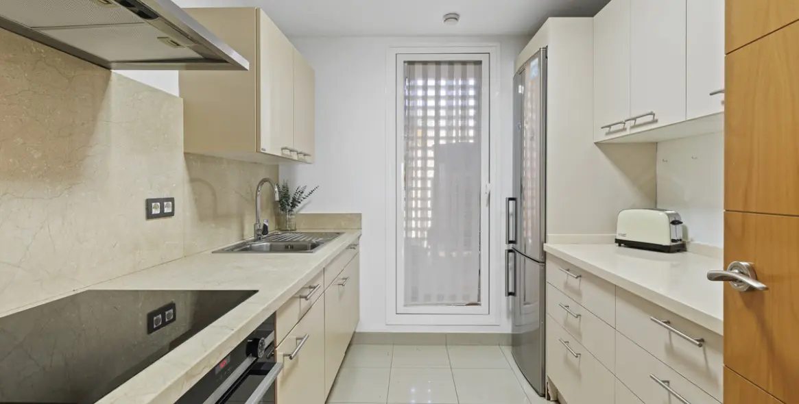 Sale of ground floor apartment in Estepona 13