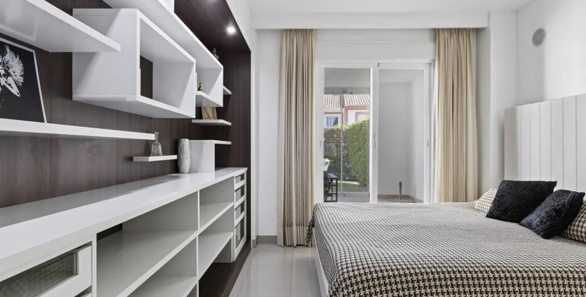 Sale of ground floor apartment in Estepona 16