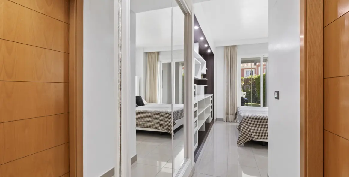 Sale of ground floor apartment in Estepona 17