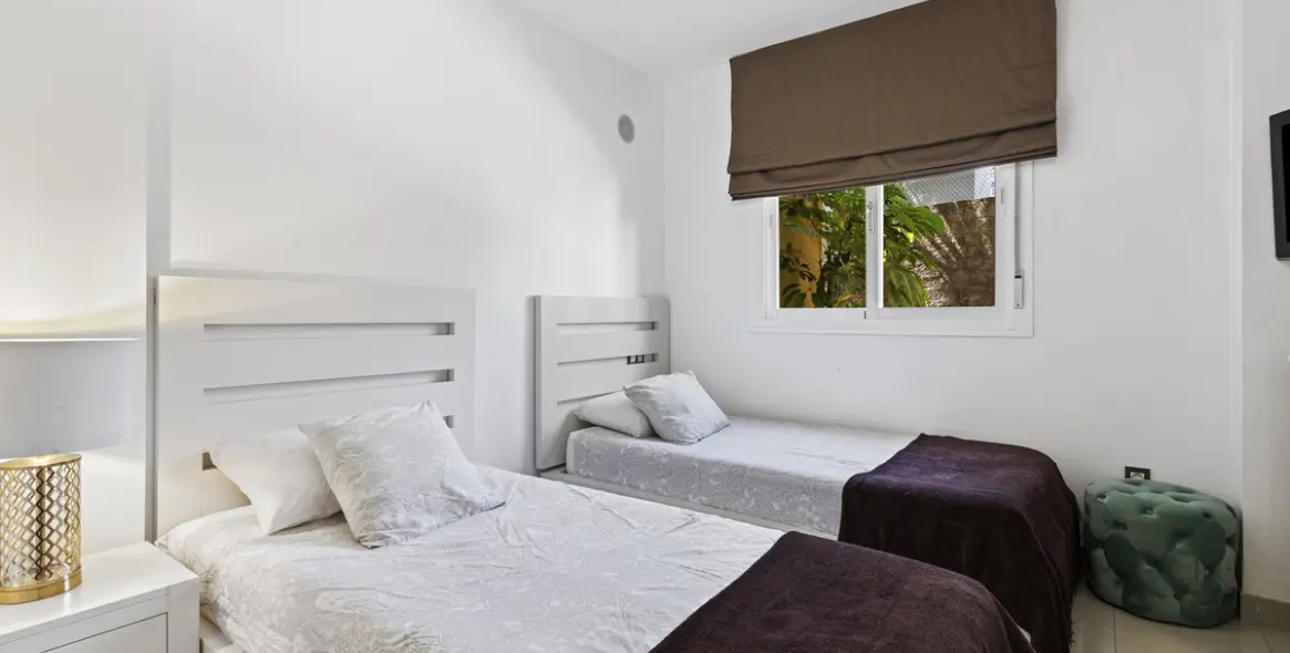 Sale of ground floor apartment in Estepona 20