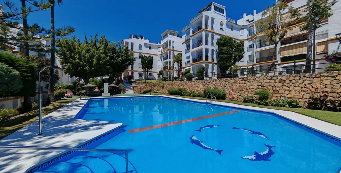Sale of penthouse in Estepona 1