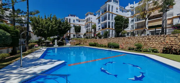 Sale of penthouse in Estepona 0