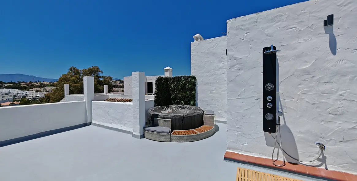 Sale of penthouse in Estepona 18