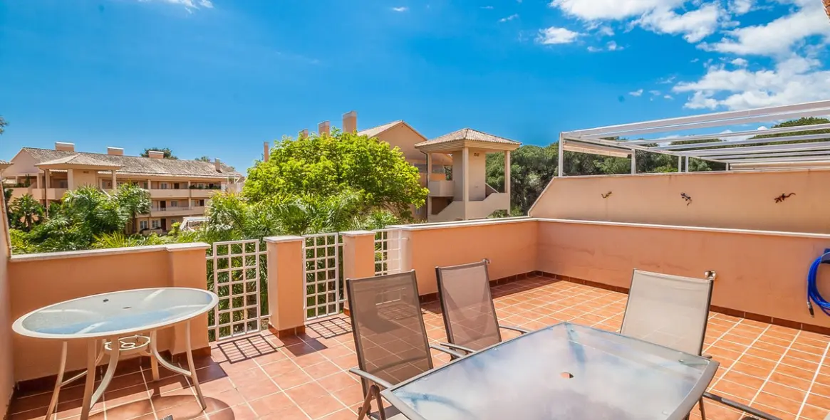 Sale of penthouse in Elviria 1