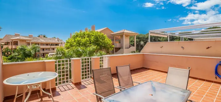 Sale of penthouse in Elviria 0