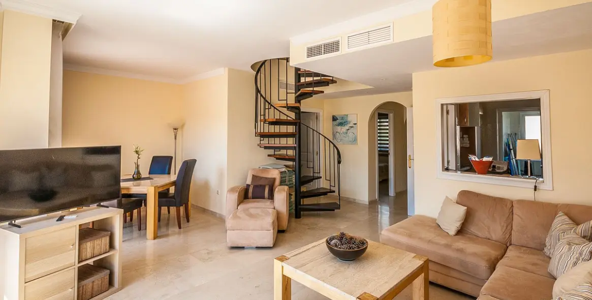 Sale of penthouse in Elviria 2