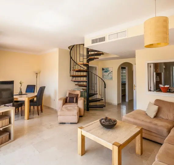 Sale of penthouse in Elviria