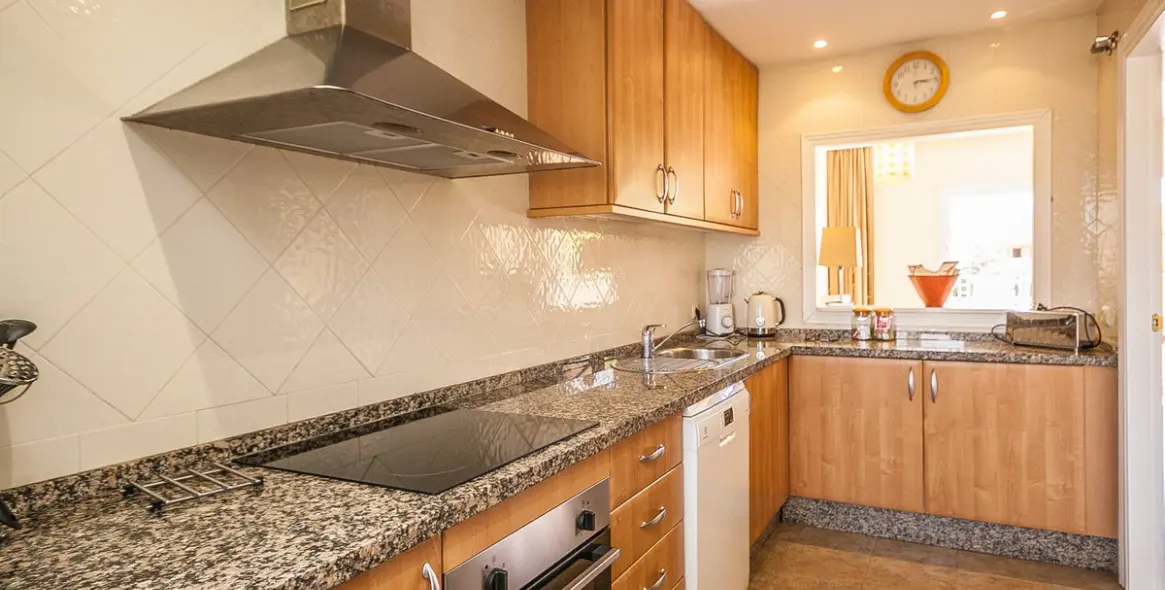 Sale of penthouse in Elviria 4