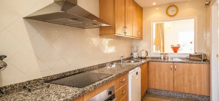 Sale of penthouse in Elviria 3