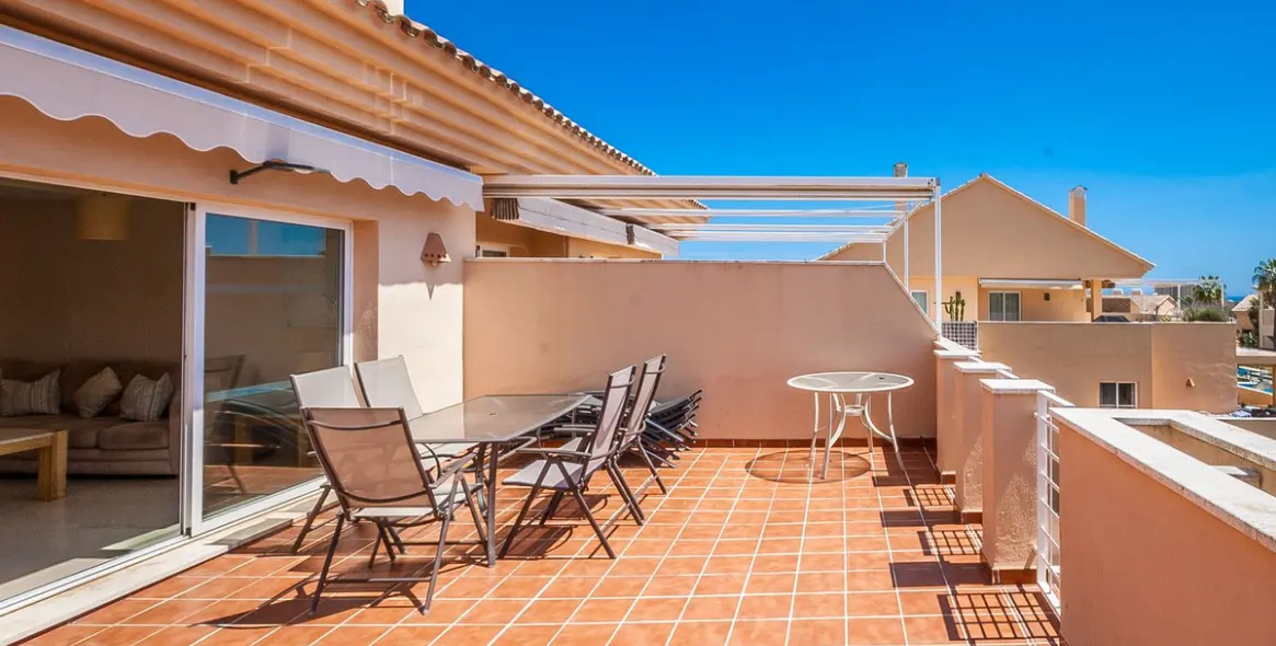 Sale of penthouse in Elviria 6