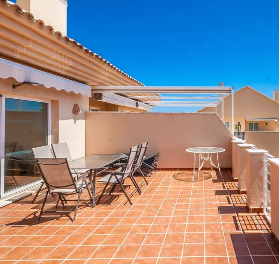 Sale of penthouse in Elviria