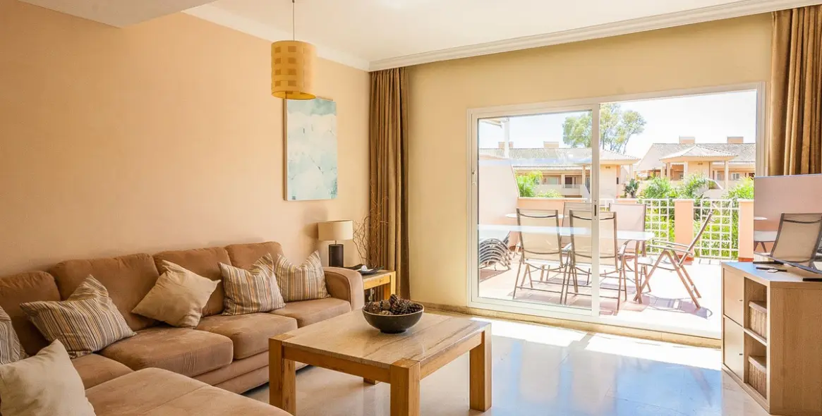 Sale of penthouse in Elviria 8