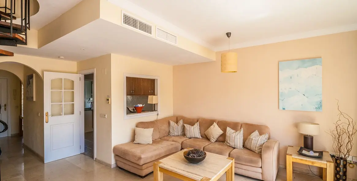 Sale of penthouse in Elviria 9