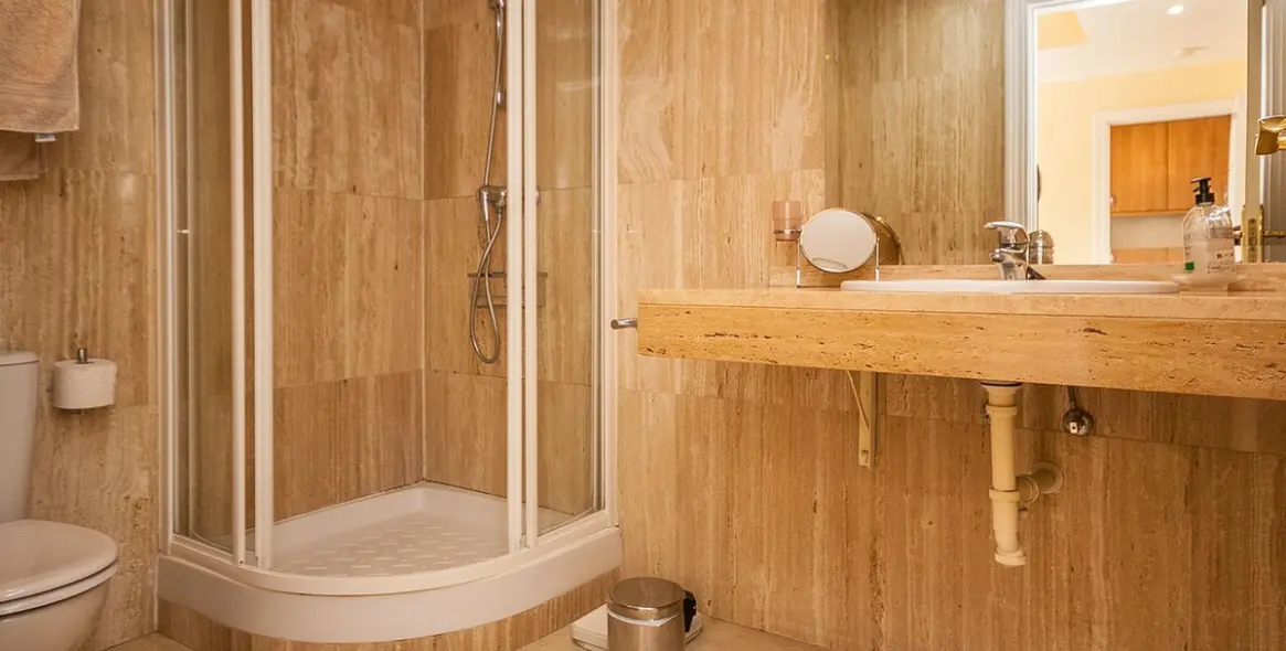 Sale of penthouse in Elviria 10