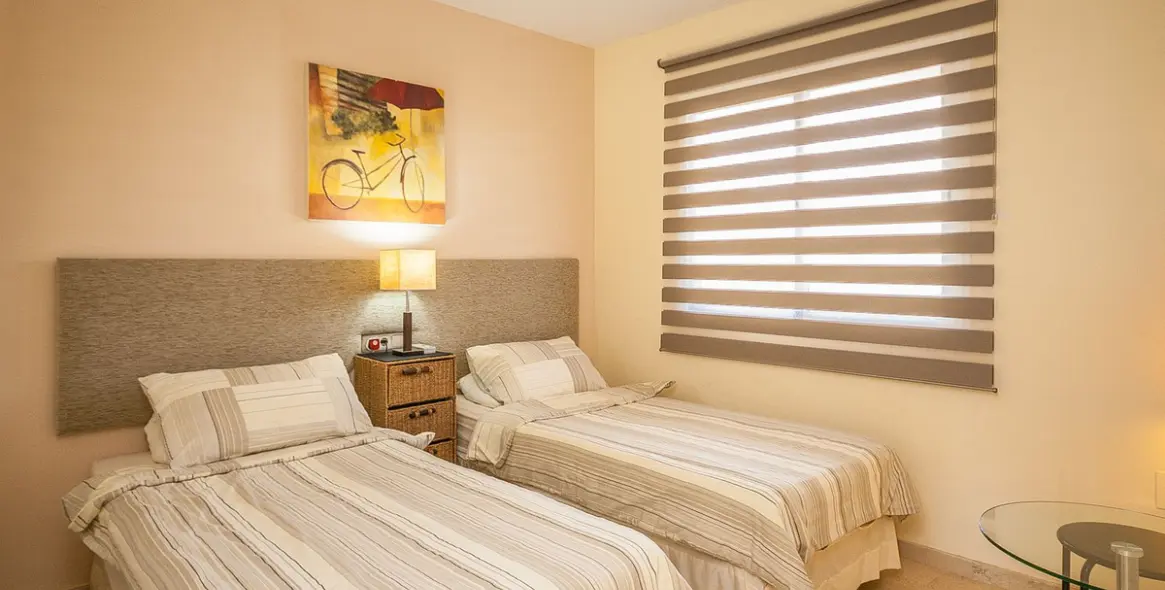 Sale of penthouse in Elviria 11