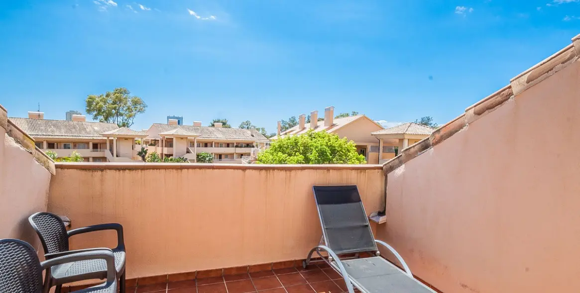 Sale of penthouse in Elviria 14