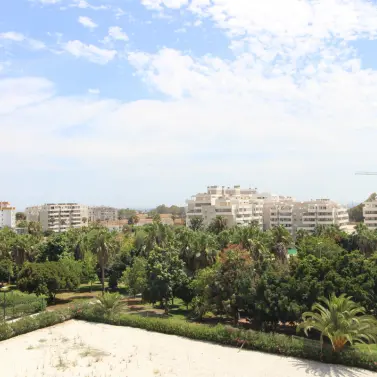 Продажа апартаментов на среднем этаже в Nueva Andalucía